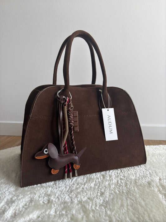 Cute Dachshund Leather Keychain – Playful & Stylish Accessory