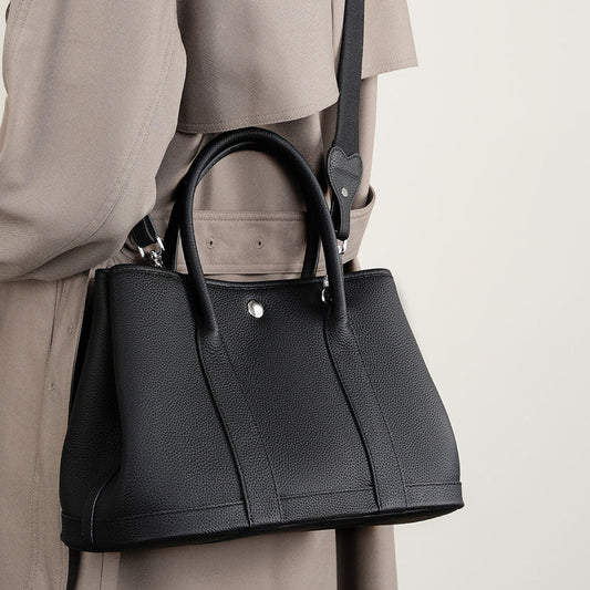 Zelindra | Black Leather Handbag – Classic & Sophisticated