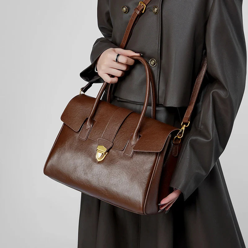 Structured Leather Tote – Elegant Top Handle Work Bag