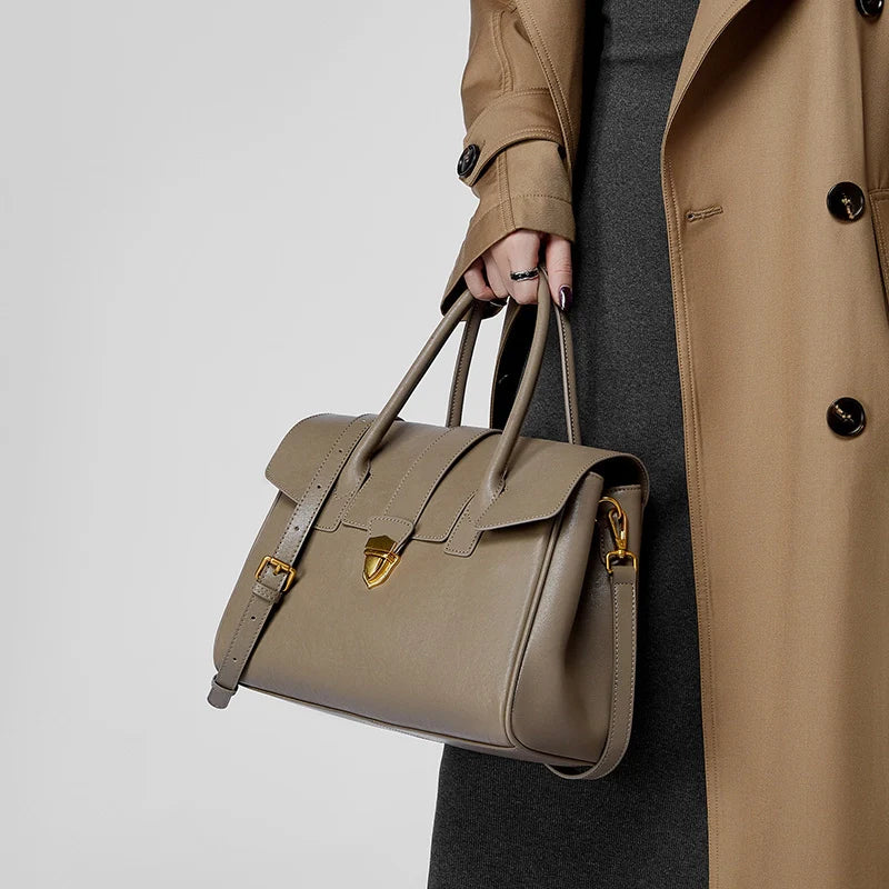 Structured Leather Tote – Elegant Top Handle Work Bag