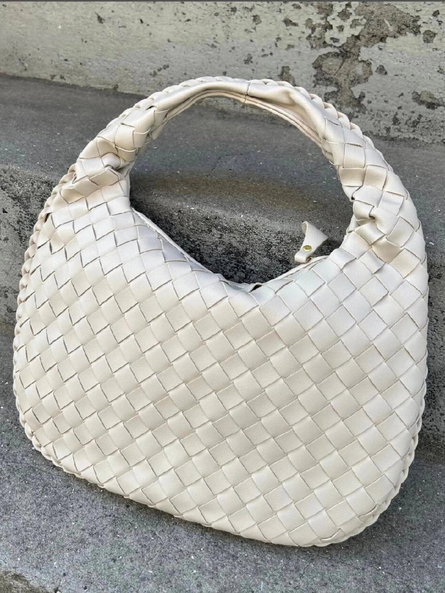 Vaeslyn | Luxe Black Woven Leather Handbag – Elegant & Timeless